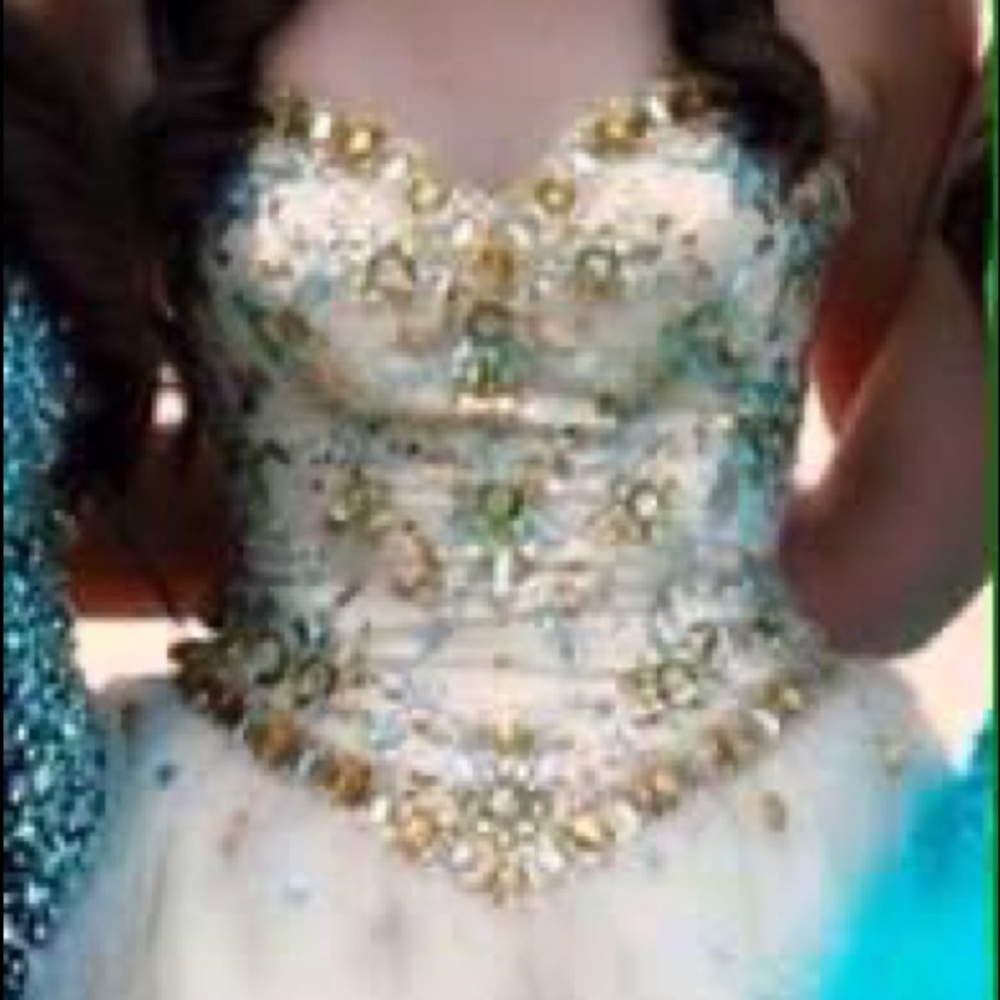 Beautiful prom dress. Excellent condition.